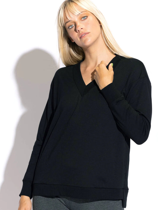 Capote Deena V-Neck Pullover in Black