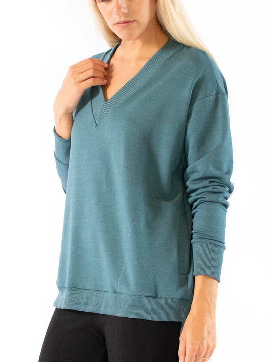 Capote Deena V-Neck Pullover in Marine