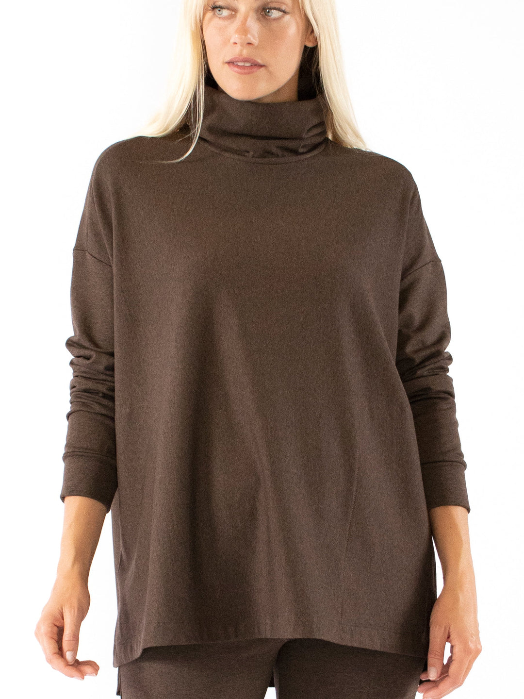 Capote Lauren Turtleneck in Brown